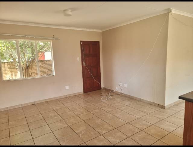 3 BEDROOM TOWNHOUSE FOR SALE IN WATERKLOOF HILL ESTATE